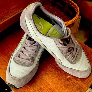 Women's silver/green//gray Puma's sz 6 athletic/tennis/walking shoes Lot#00224